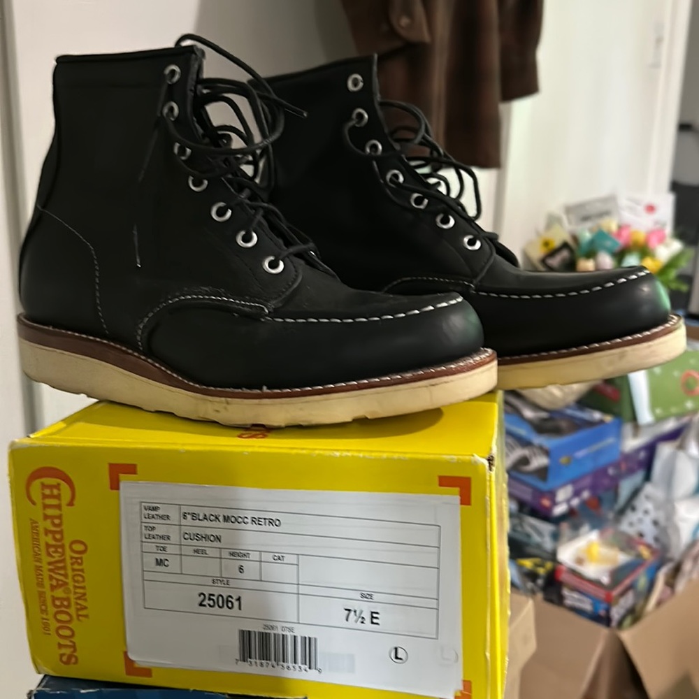 Chippewa mocc toe boots, vibram soles, men’s size 7.5, black